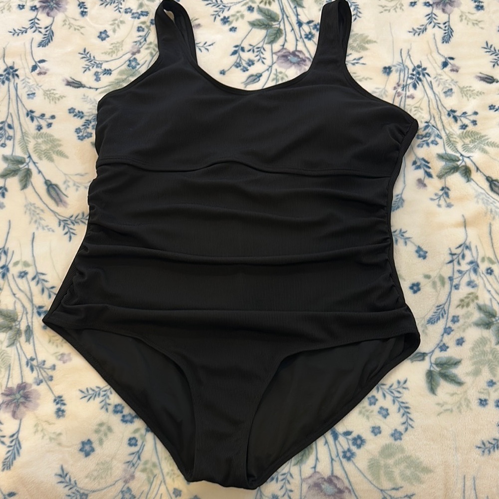 Beautiful 😍 Classic Black Women's Swimsuit Size 2X Like new